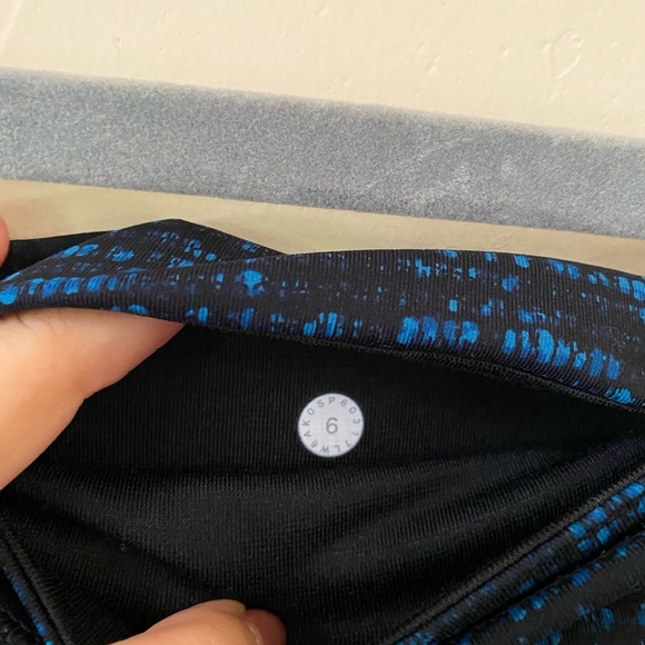 Lululemon Train Times Crop 17” Black Blue Mesh-Panel Capri Leggings Size 6 - Picture 11 of 11